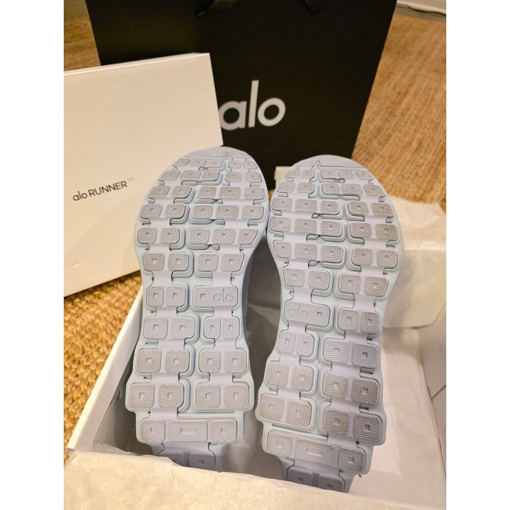 Alo Runner Sneakers Winter Frost BLUE Size 10 Men / 11.5 Women - Picture 5 of 10